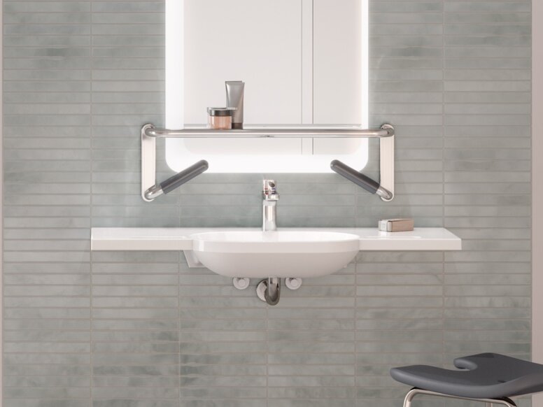 Barrier-free care bathroom with washbasin and shower area