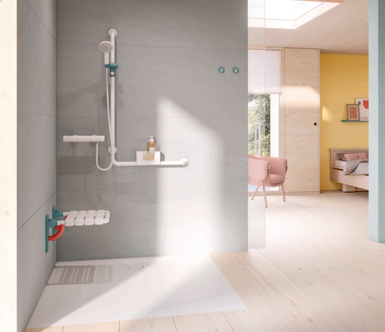 Barrier-free shower area in a patient room